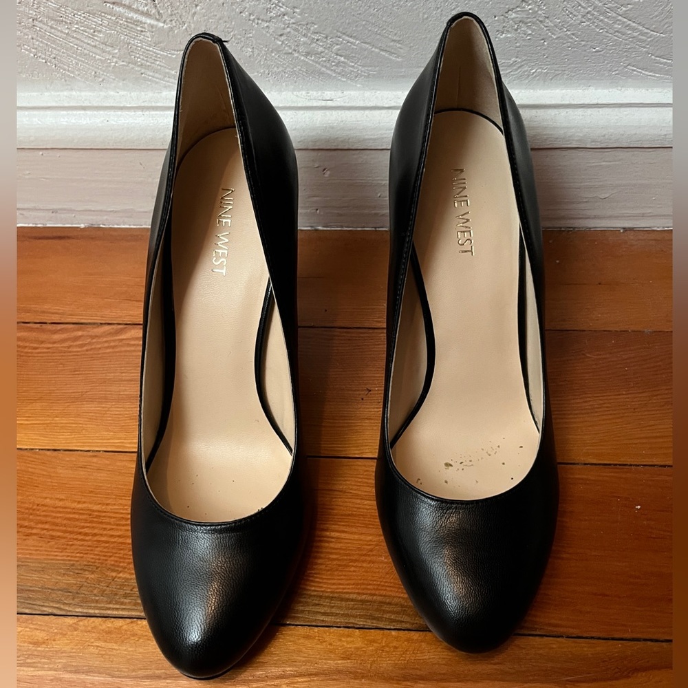Nine West Almond Toe Pump